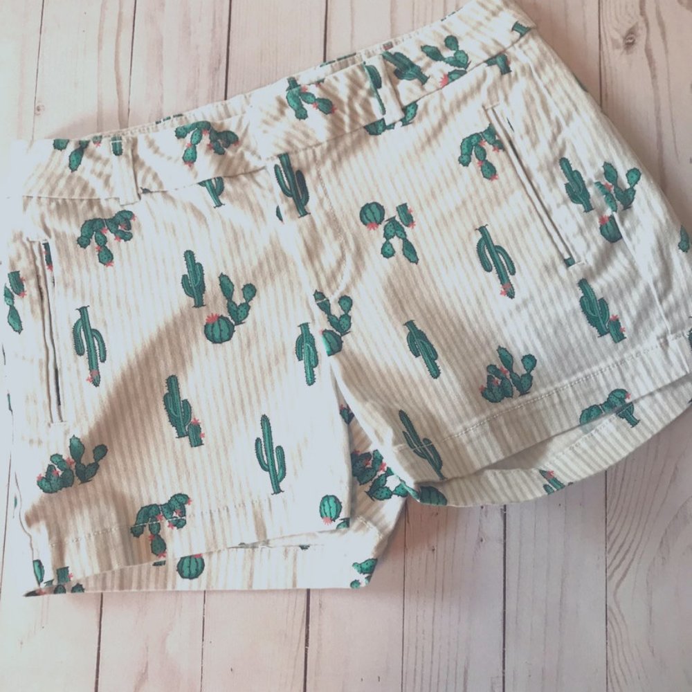 a.n.a Catus Print Twill Low Rise Shorts SZ 2